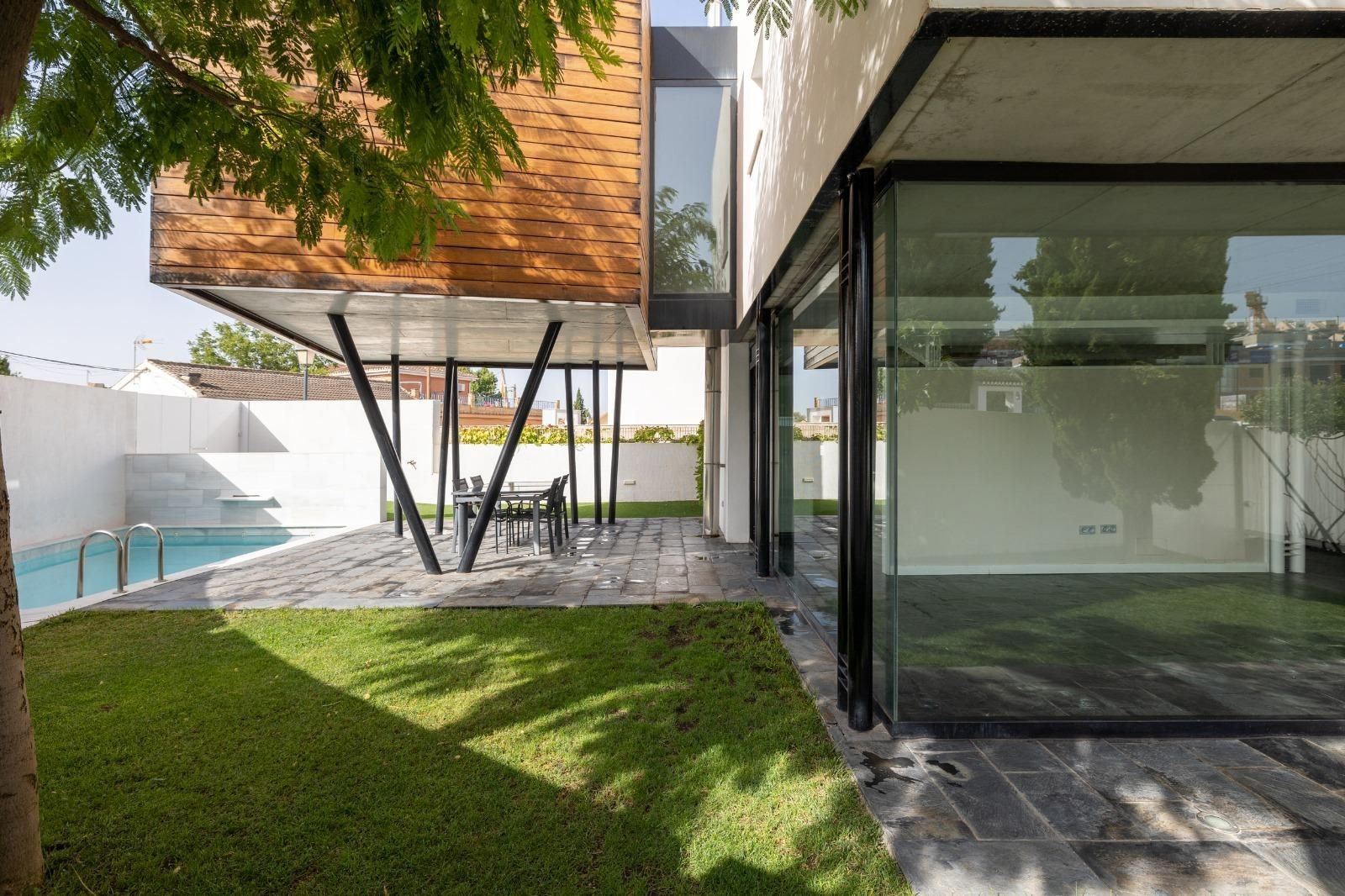 Exterior view of Single-family semi-detached for sale in Huétor Vega  with Air Conditioner, Heating and Private garden
