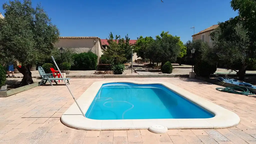 Piscina de Finca rústica en venta en Munera