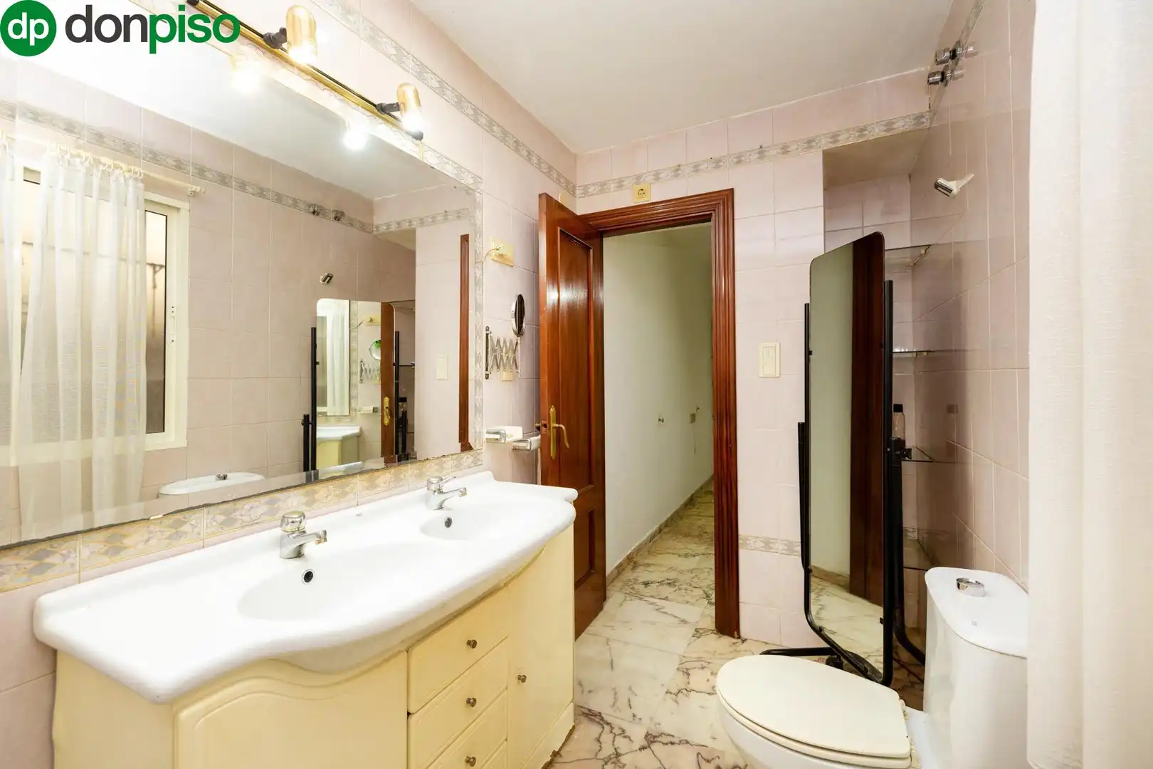 Badezimmer von Erdgeschoss zum Verkauf in Granada