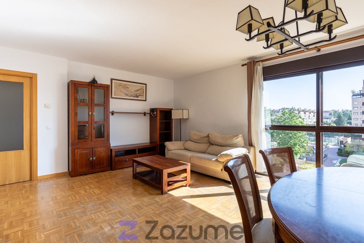 Living room of Flat to rent in Alcalá de Henares  with Heating, Private garden and Parquet flooring