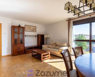 Living room of Flat to rent in Alcalá de Henares  with Heating, Private garden and Parquet flooring