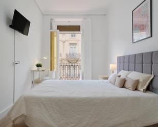 Bedroom of Apartment to share in  Valencia Capital  with Balcony