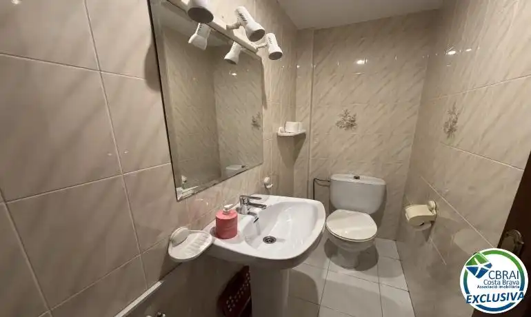 Bany de Apartament en venda en Roses amb Calefacció i Moblat