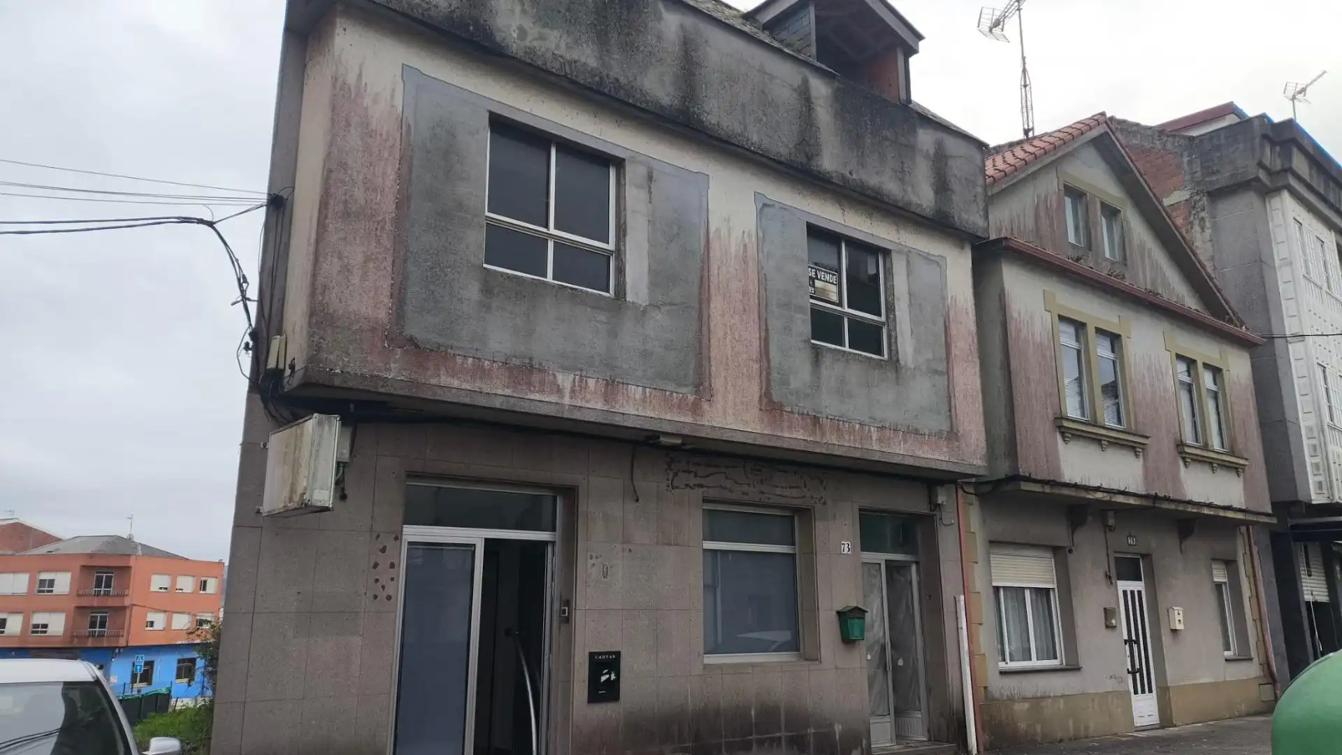 Außenansicht von Gebaude zum Verkauf in Coristanco