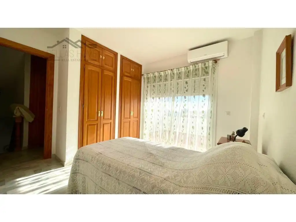 Dormitori de Casa adosada en venda en Estepona amb Aire condicionat