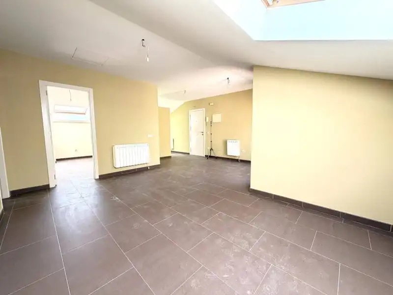 Ático en venta en Villacastín con Calefacción, Jardín privado y Terraza