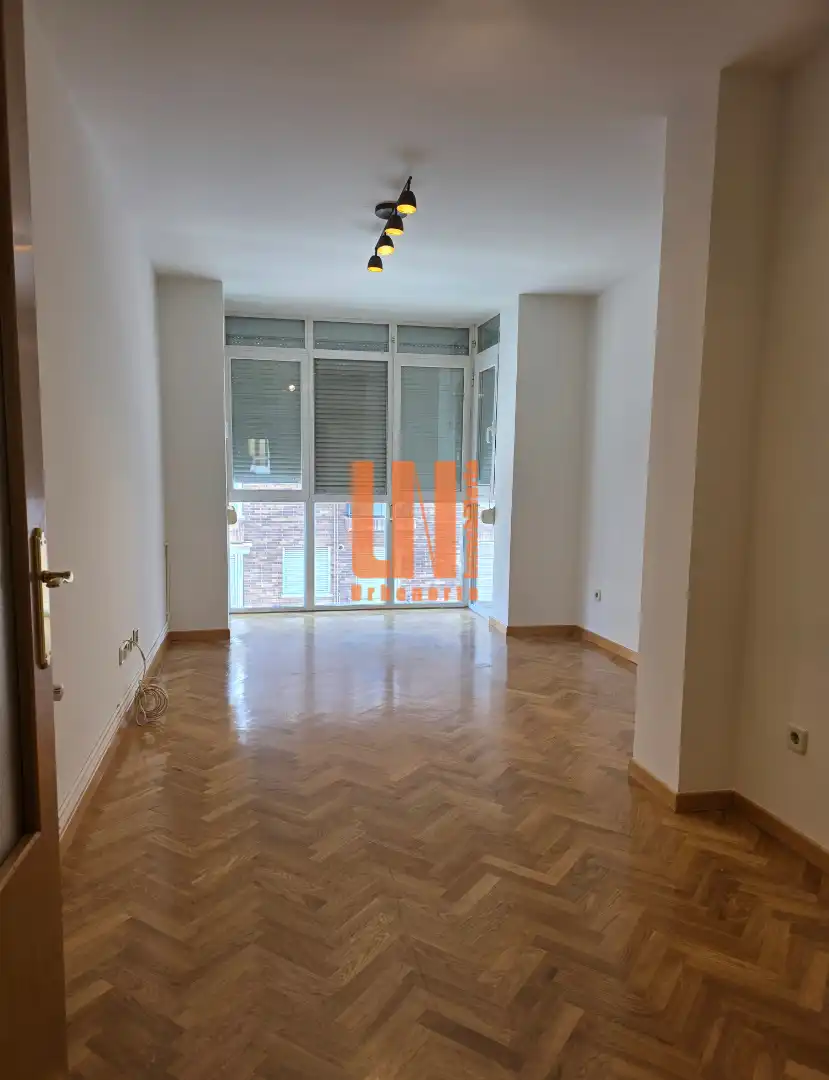 Living room of Flat for rent in Madrid  with Air Conditioner, Heating and Parquet flooring