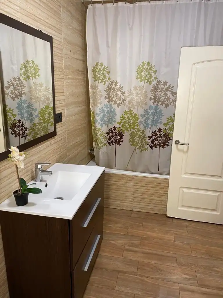 Bany de Casa o xalet en venda en San Roque amb Parquet, Terrassa i Balcó