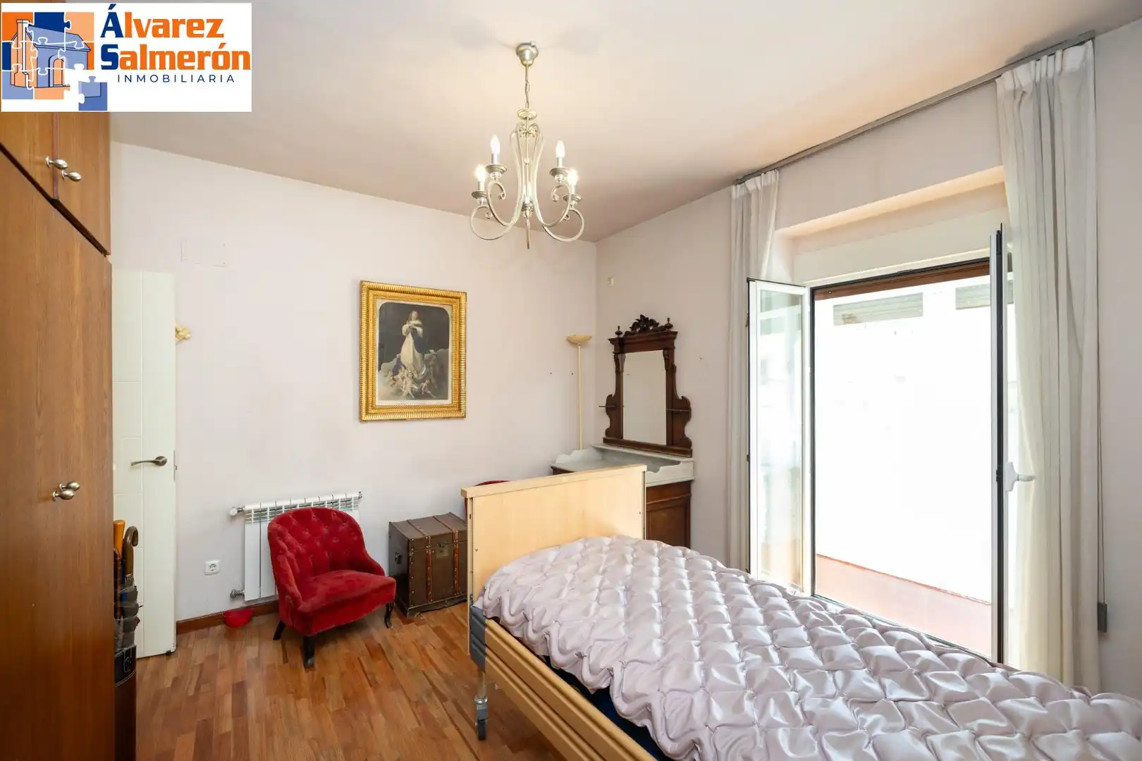 Bedroom of Flat for sale in Granada  with Air Conditioner, Heating and Parquet flooring