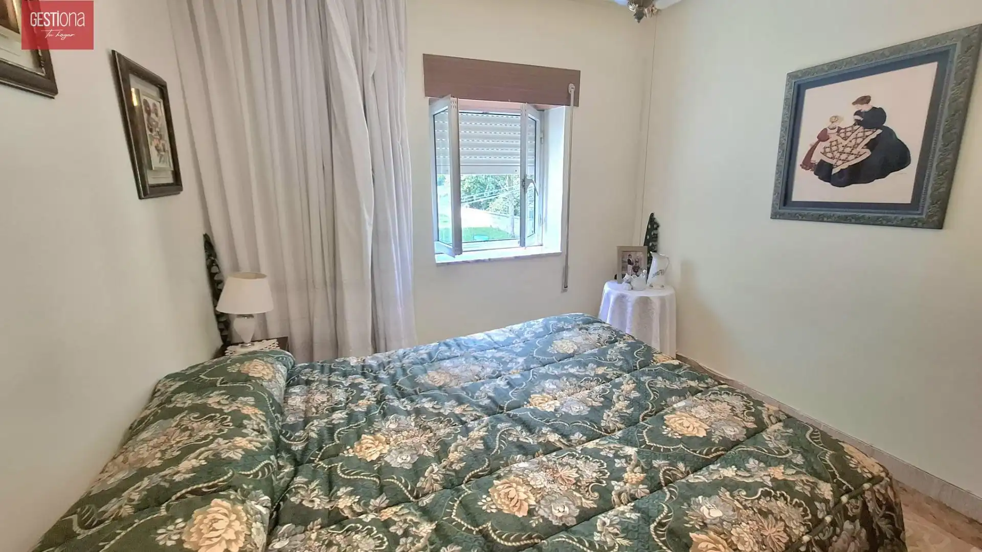 Habitación de Piso en venta en Los Corrales de Buelna  con Calefacción, Trastero y Amueblado