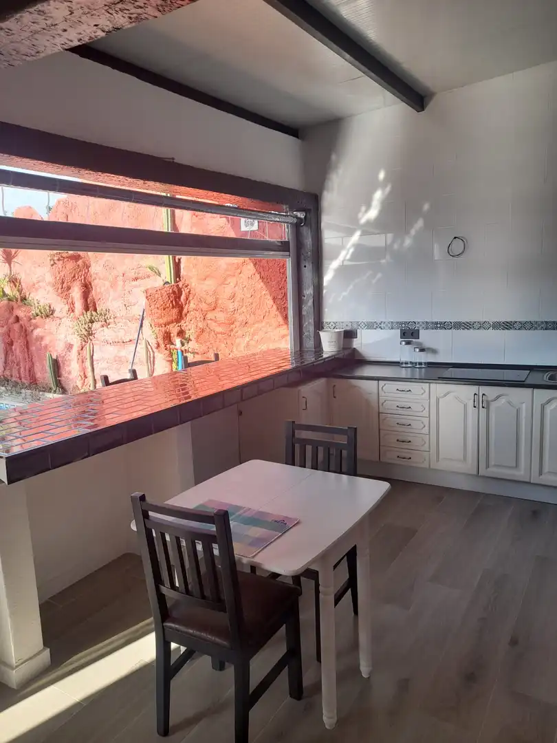 Cocina de Casa o chalet en venta en Brenes con Aire acondicionado, Jardín privado y Piscina