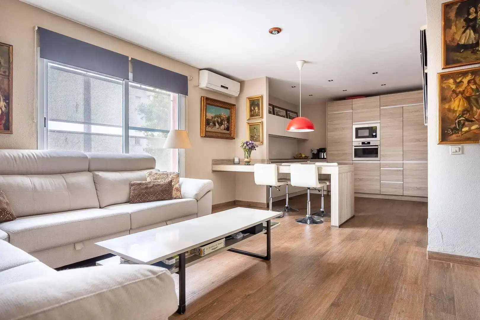 Sala de estar de Casa o chalet en venta en  Sevilla Capital con Aire acondicionado, Jardín privado y Trastero
