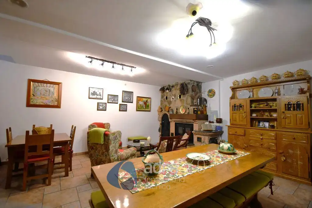 Casa adosada en venta en Lardero con Calefacción, Terraza y Trastero