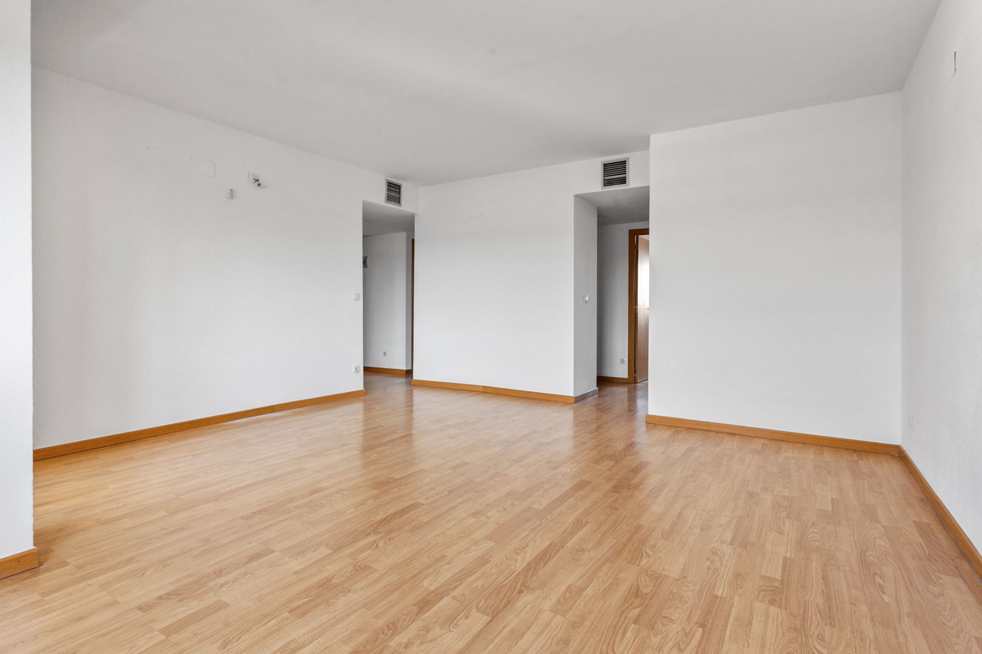 Sala de estar de Piso en venta en  Madrid Capital con Terraza, Trastero y Piscina comunitaria