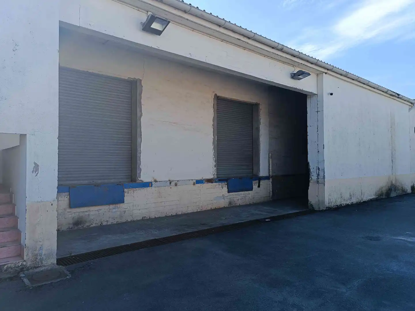 Vista exterior de Nave industrial en venta en Derio