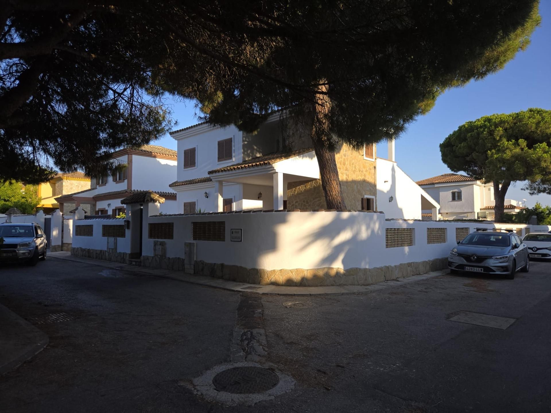 Exterior view of House or chalet for sale in Chiclana de la Frontera  with Private garden and Terrace