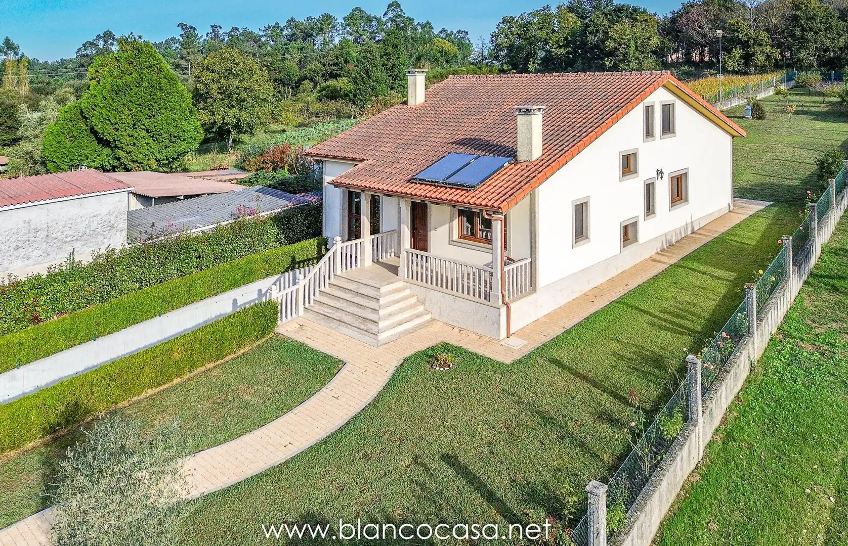 Jardín de Casa o chalet en venta en Carballo con Calefacción, Trastero y Amueblado