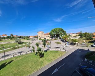 Vista exterior de Dúplex en venda en Bareyo amb Terrassa, Piscina i Balcó