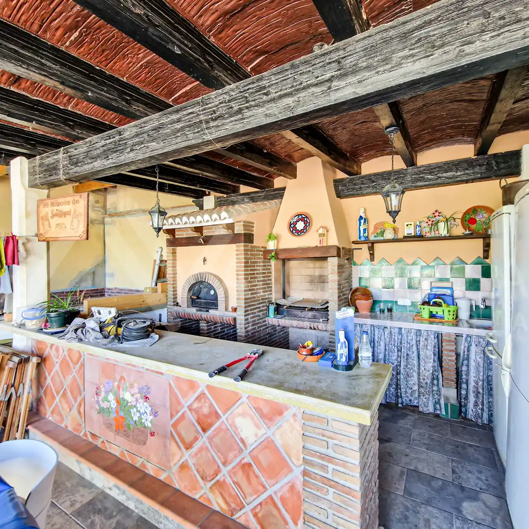 Cuina de Casa o xalet en venda en Alhaurín de la Torre amb Aire condicionat, Jardí privat i Terrassa