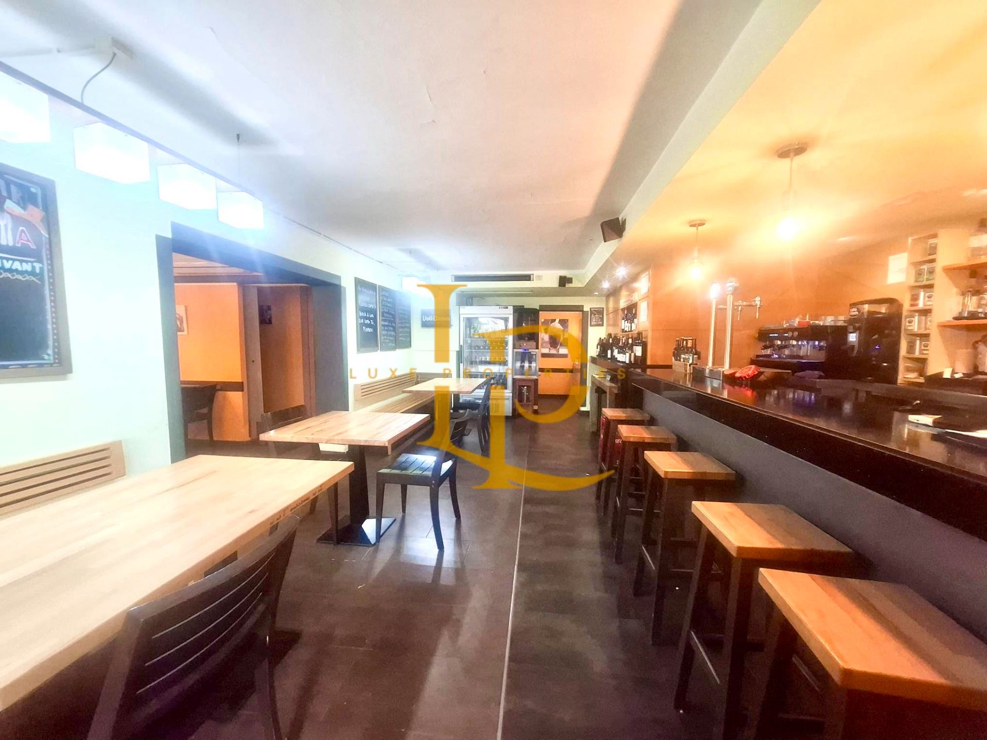 Local en venda en  Barcelona Capital amb Aire condicionat, Calefacció i Terrassa