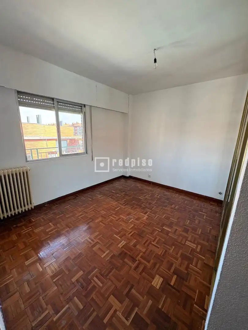Dormitori de Pis en venda en Madrid amb Calefacció, Parquet i Terrassa
