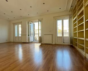 Living room of Flat to rent in  Madrid Capital  with Heating