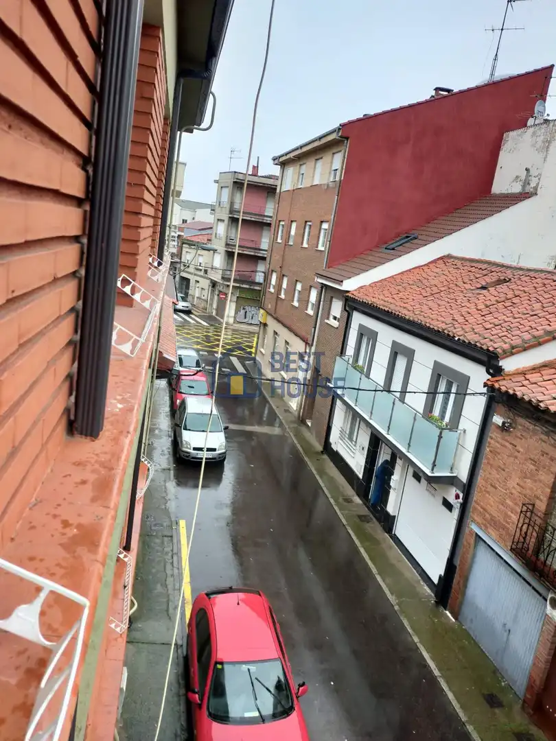 Vista exterior de Piso en venta en San Andrés del Rabanedo con Calefacción y Trastero