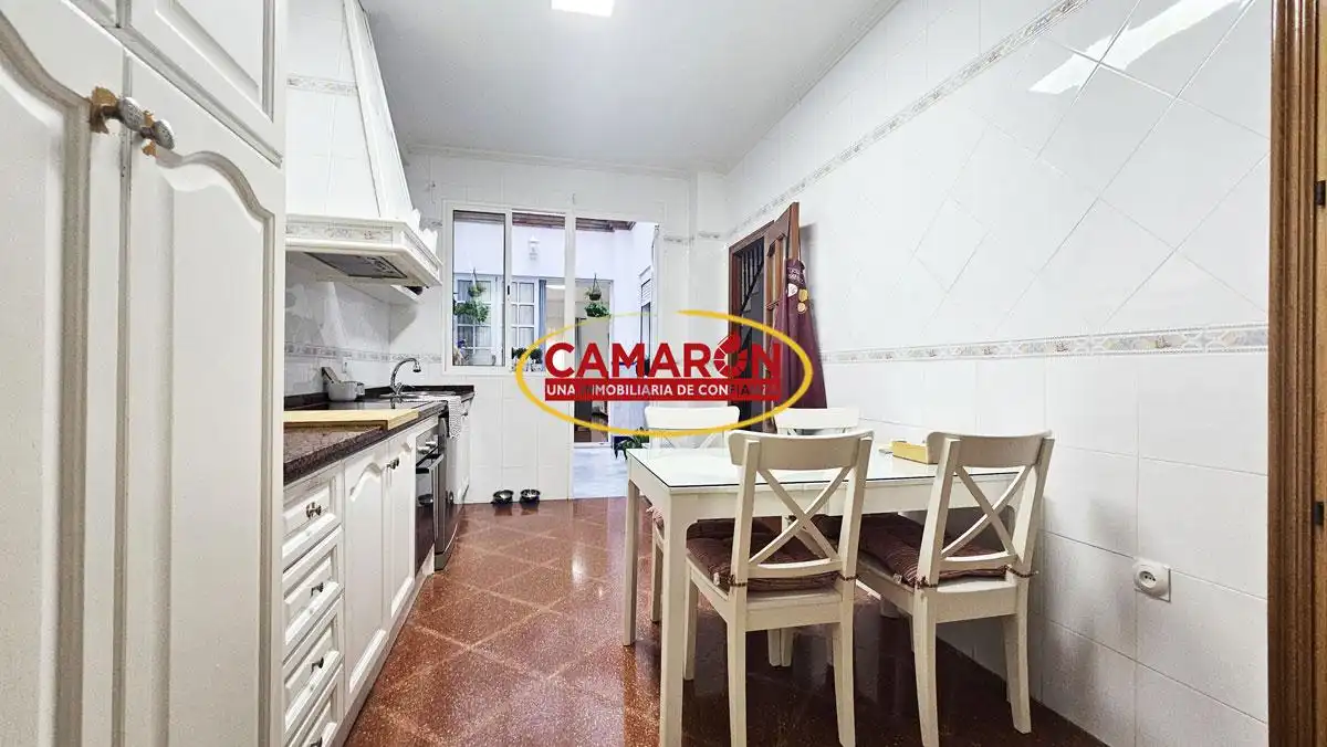 Cocina de Casa adosada en venta en La Puebla del Río