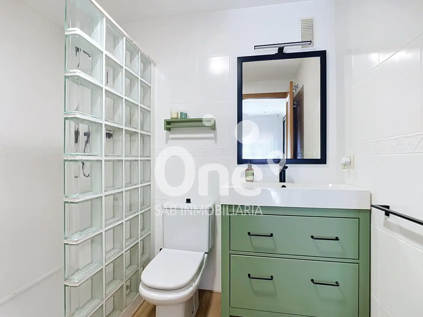 Baño de Piso en venta en La Pobla de Vallbona con Aire acondicionado, Trastero y Horno