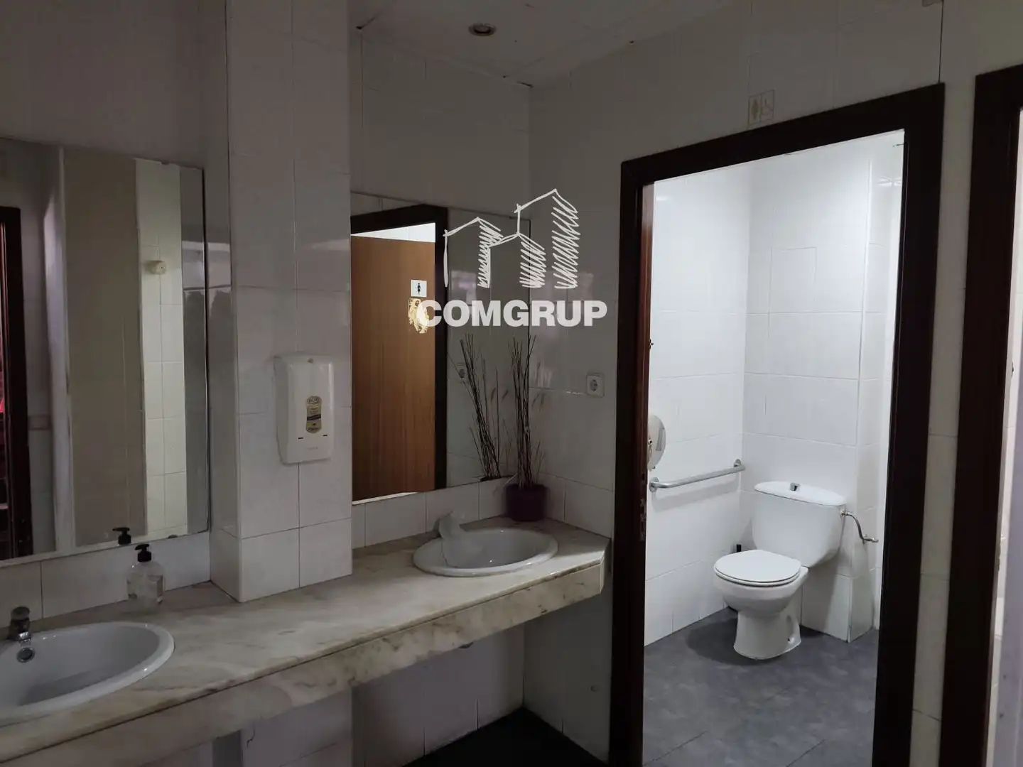 Badezimmer von Geschaftsraum zum Verkauf in Mataró