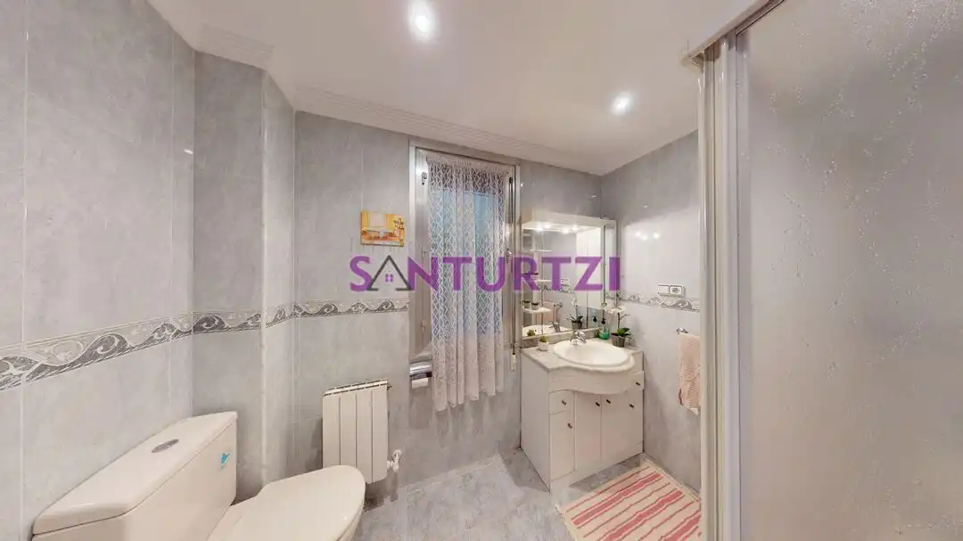 Bathroom of Flat for sale in Santurtzi   with Heating