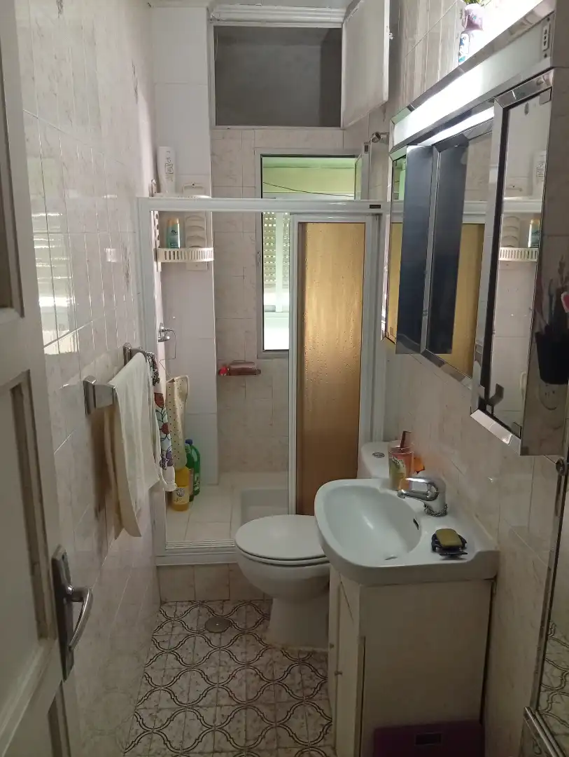 Baño de Piso en venta en Madrid con Calefacción, Terraza y Amueblado