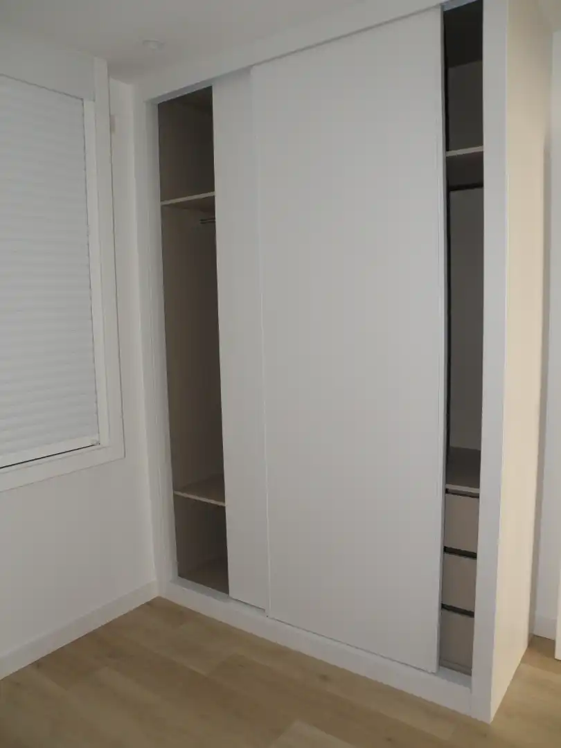 Schlafzimmer von Dachboden zur Miete in Vigo  mit Heizung, Terrasse und Ofen