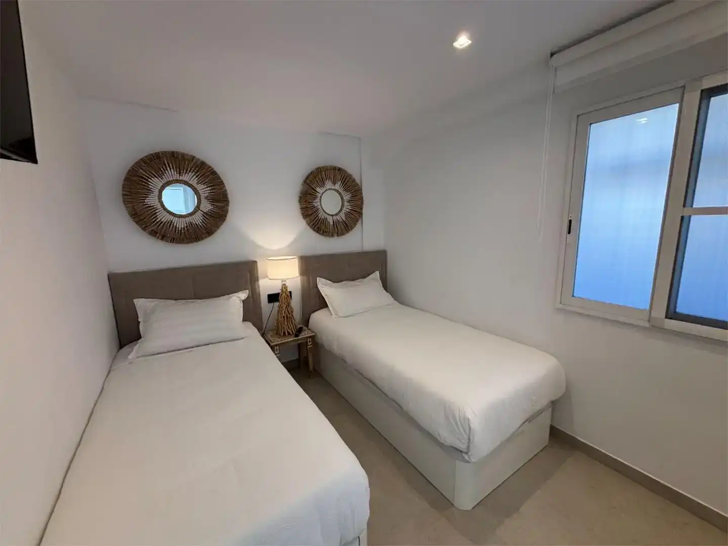 Dormitori de Pis de lloguer en Benidorm amb Aire condicionat i Balcó