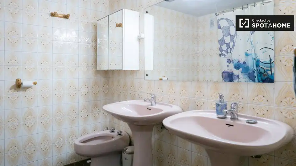 Habitació a Caballería Española