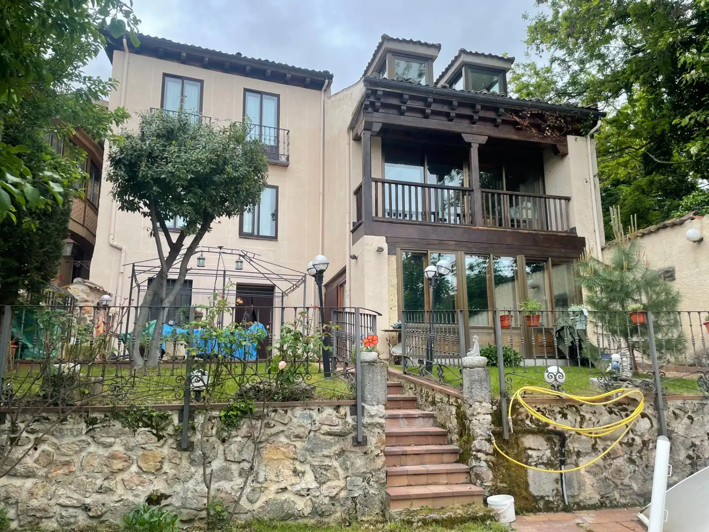 Vista exterior de Casa o chalet en venta en Segovia con Aire acondicionado, Calefacción y Jardín privado