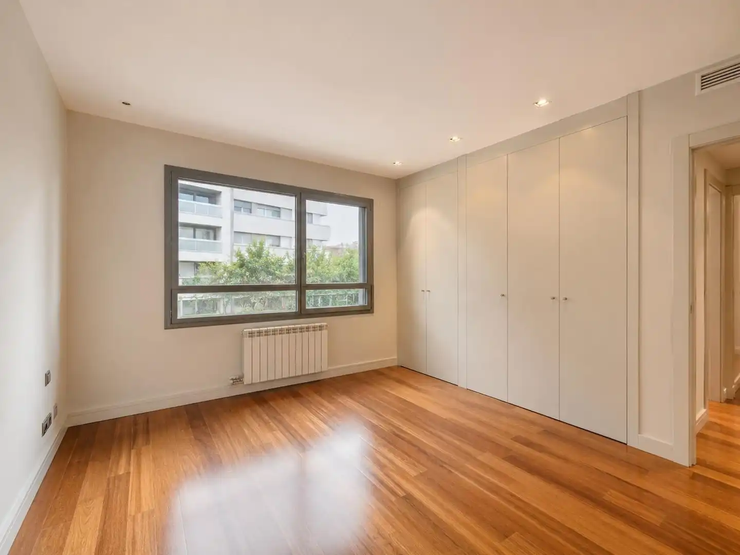Dormitori de Apartament en venda en Barcelona amb Aire condicionat, Calefacció i Balcó