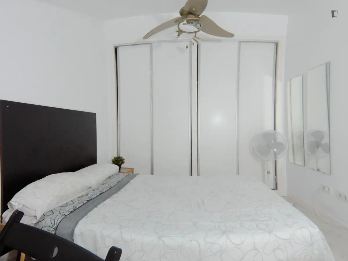 Study for rent in Valdeacederas