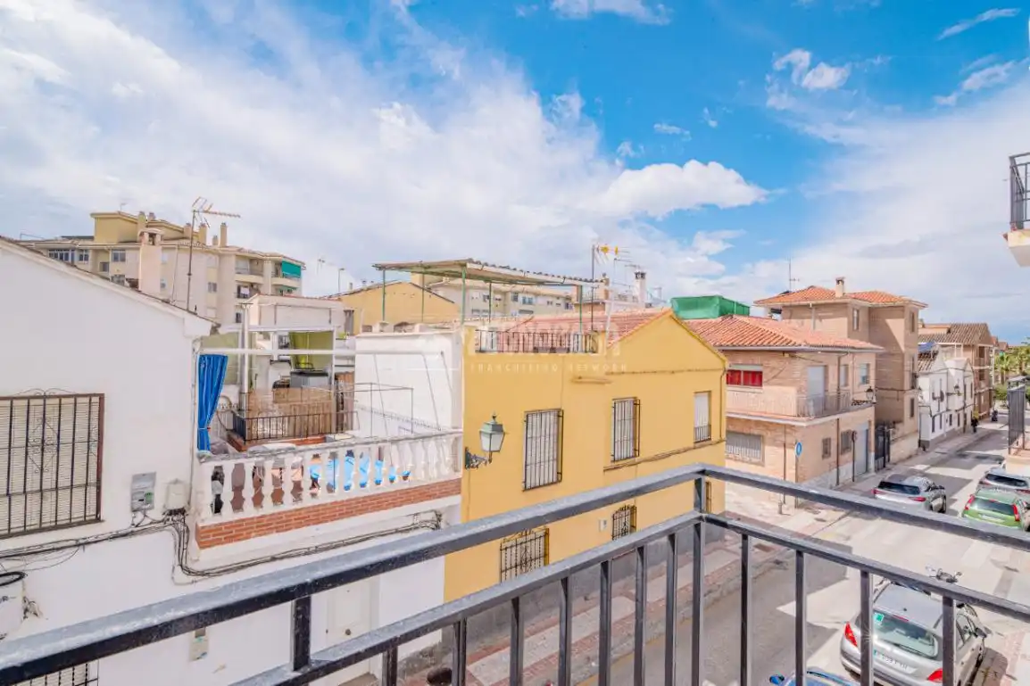 Vista exterior de Piso en venta en Granada con Aire acondicionado y Balcón
