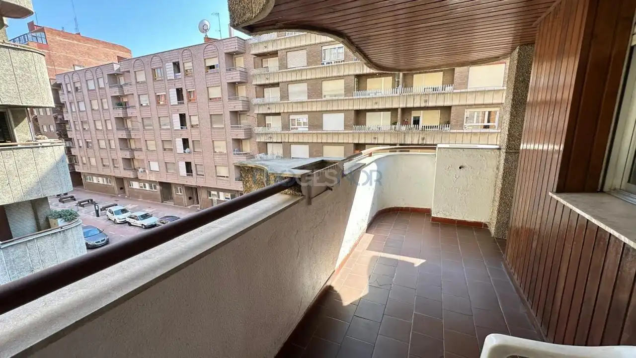 Terrassa de Pis en venda en León Capital  amb Calefacció, Terrassa i Traster