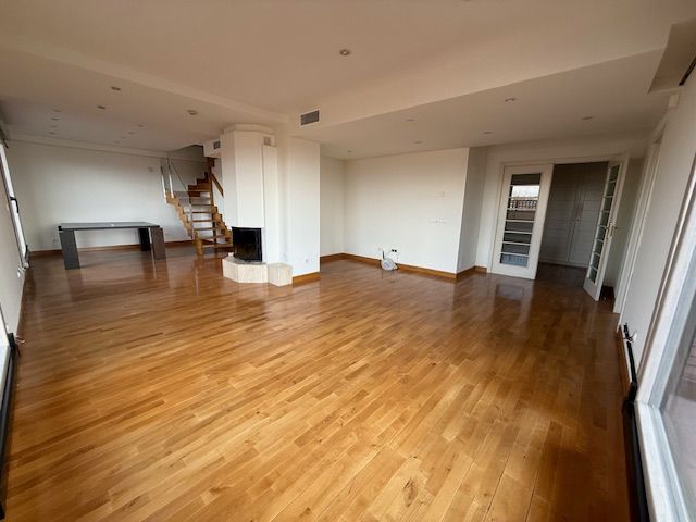 Sala de estar de Ático de alquiler en  Madrid Capital con Aire acondicionado, Calefacción y Parquet