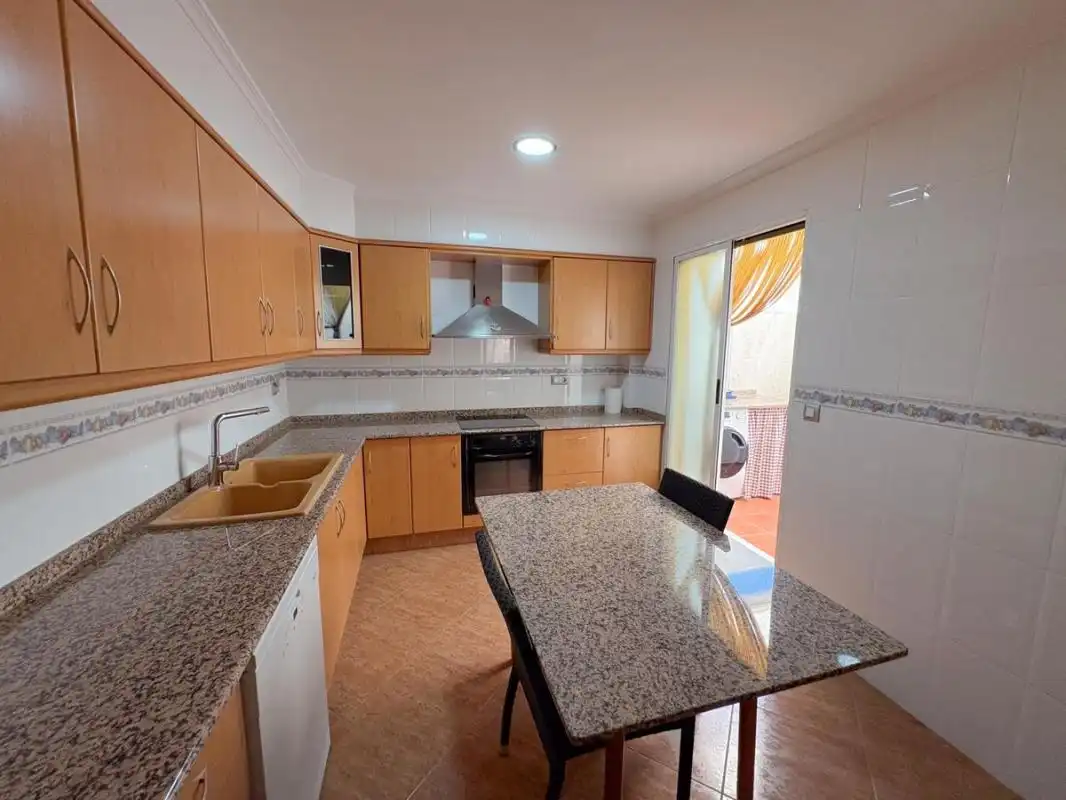 Cuina de Casa adosada en venda en Sagunto / Sagunt amb Aire condicionat, Calefacció i Terrassa