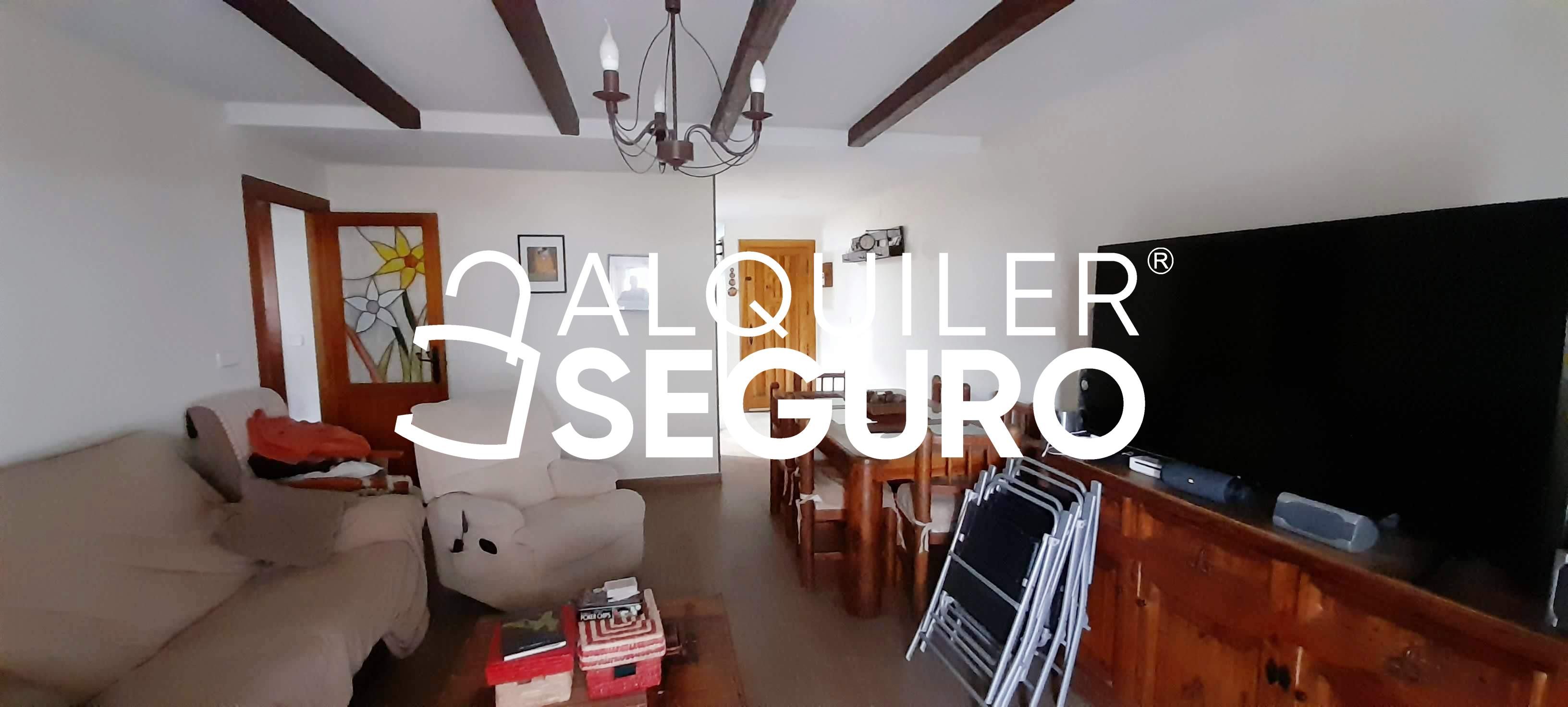 Sala d'estar de Pis de lloguer en Rascafría amb Calefacció, Terrassa i Moblat