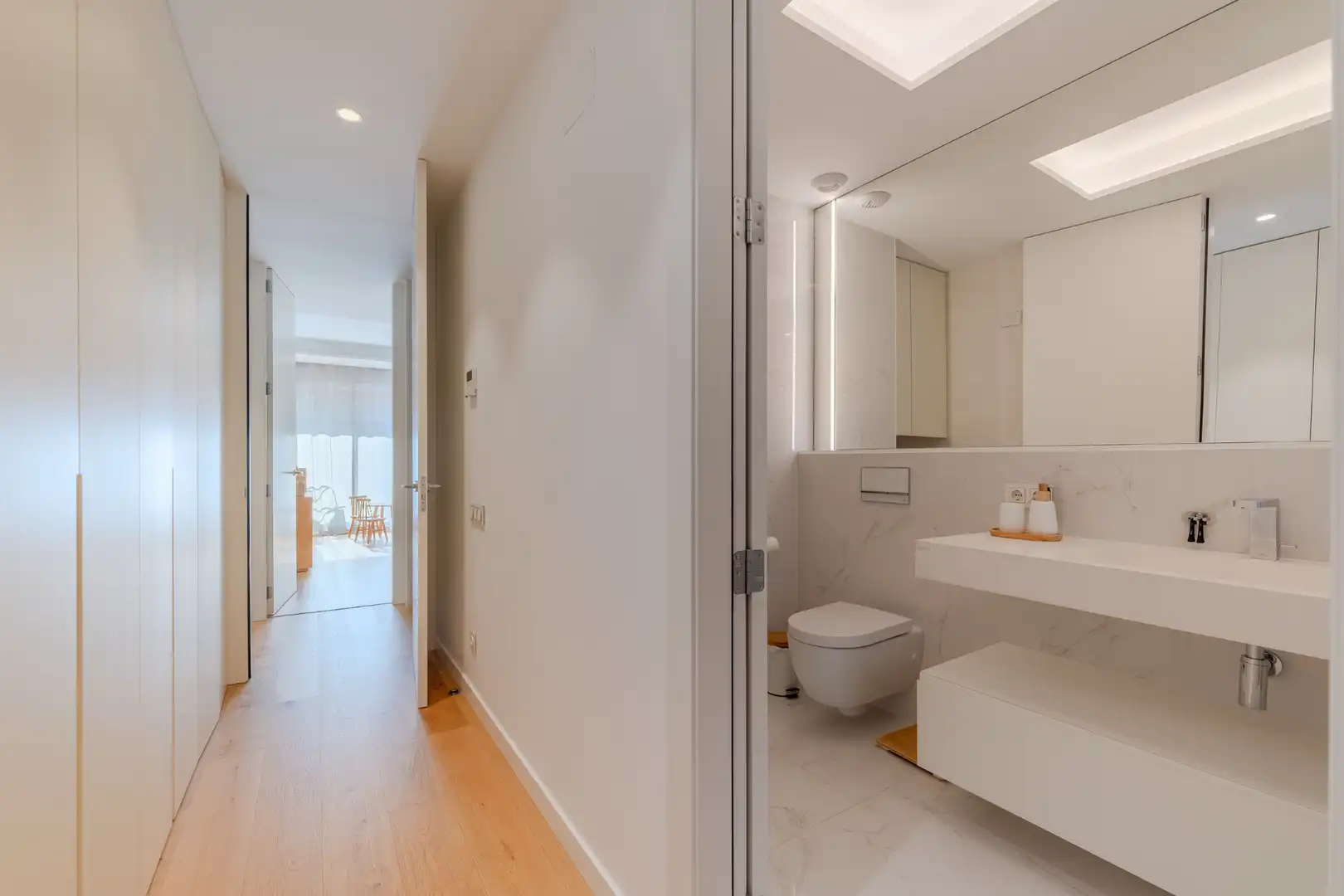 Bathroom of Flat for sale in Girona  with Air Conditioner, Heating and Parquet flooring