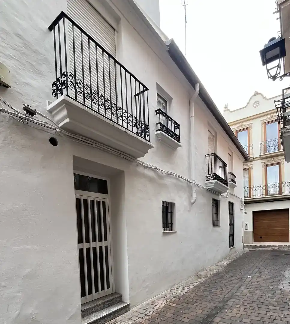 Vista exterior de Casa adosada en venta en Alzira con Aire acondicionado, Amueblado y Balcón