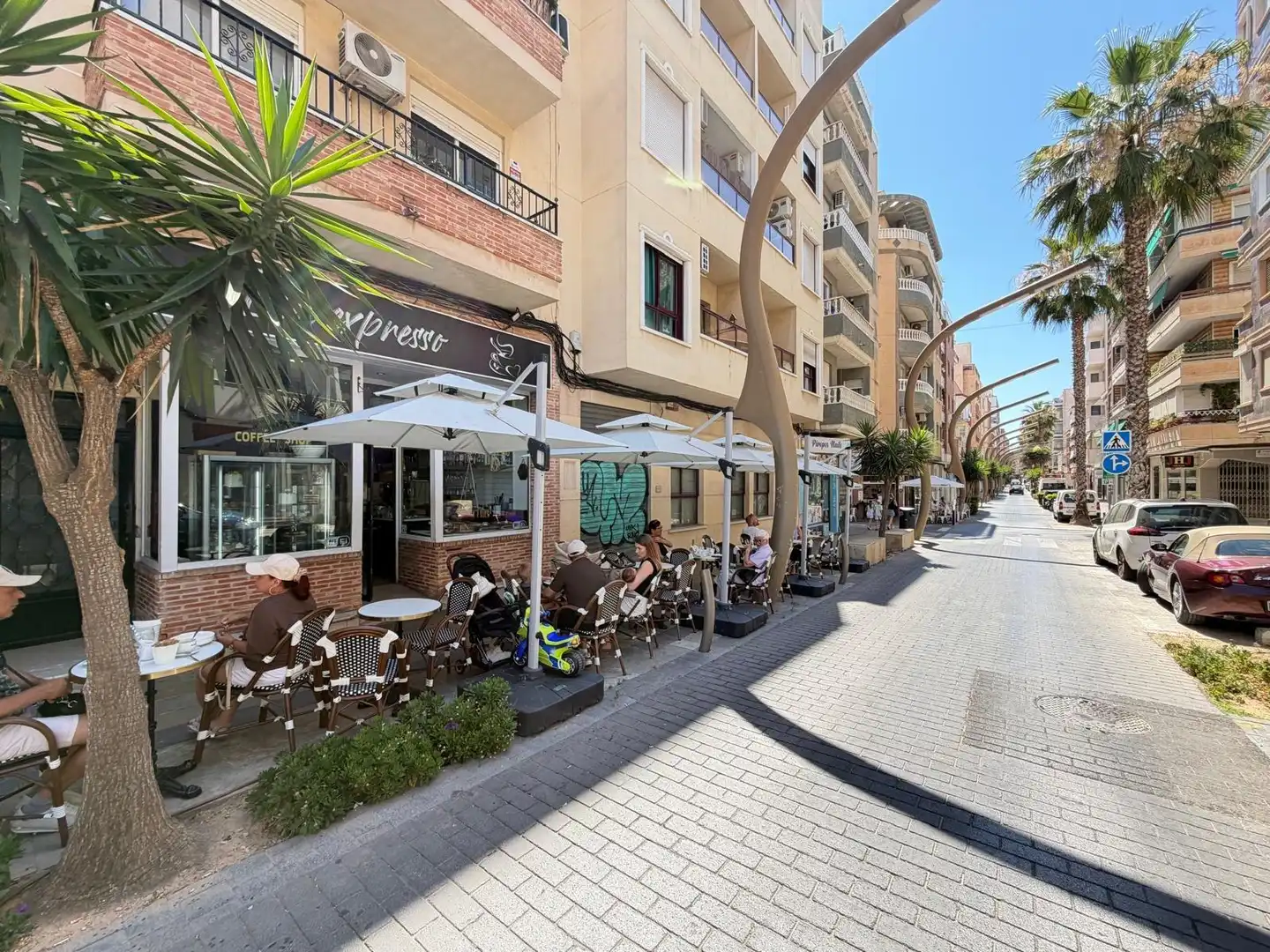 Exterior view of Commercial properties for rent in Torrevieja  with Air Conditioner and Furnished