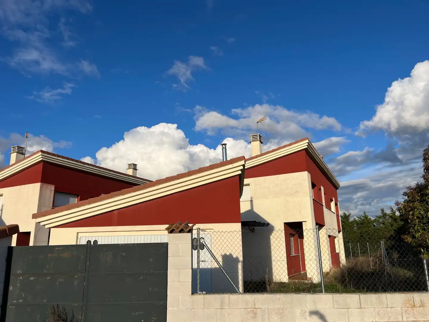 Exterior view of Houses for sale in Sanchidrián  with Private garden and Terrace