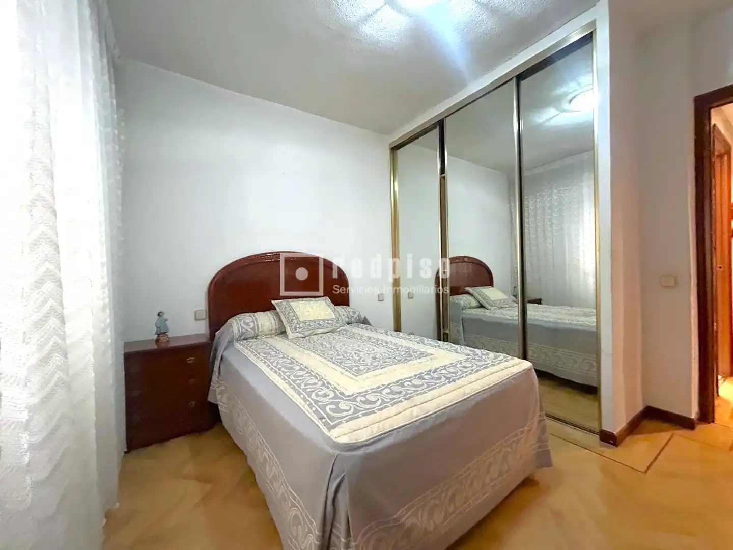 Dormitori de Pis en venda en Madrid amb Calefacció, Parquet i Terrassa