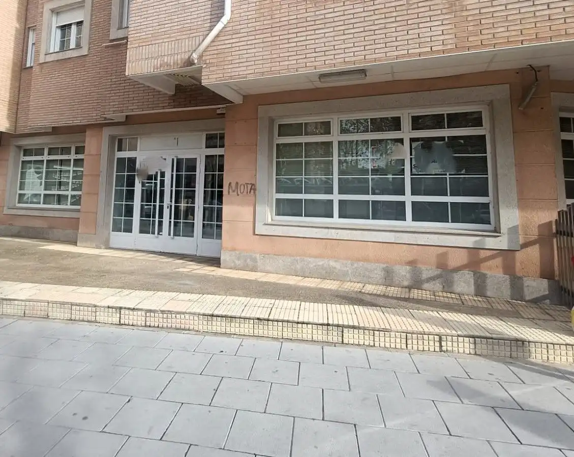 Local comercial en venda a Las Eras de Renueva, imagen 3