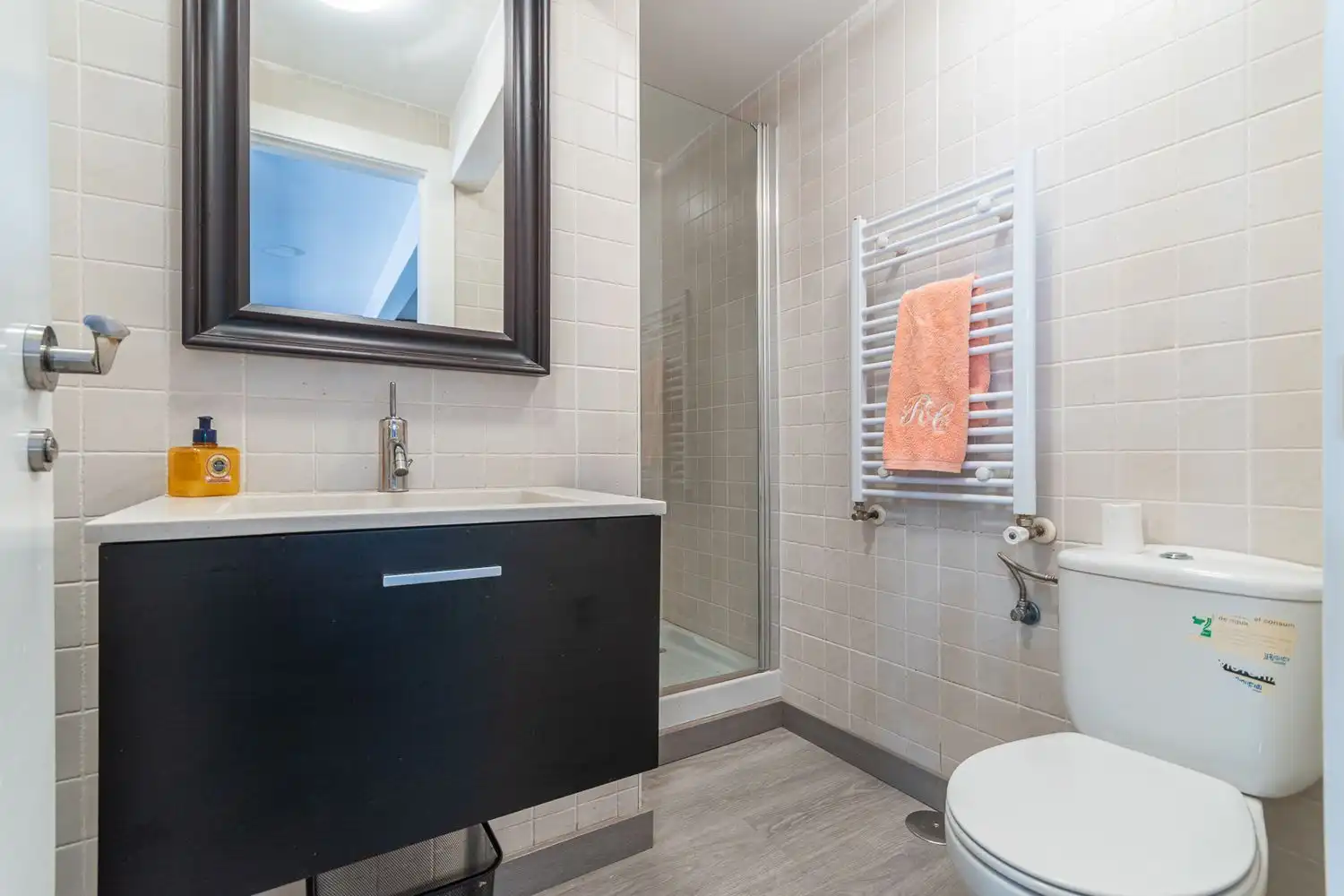 Badezimmer von Einfamilien-Reihenhaus zum Verkauf in Boadilla del Monte mit Klimaanlage, Heizung und Abstellraum
